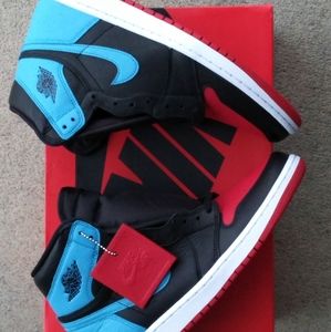 NIB Nike Jordan 1 Retro UNC to Chicago